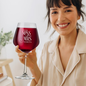 Kieliszek do wina XXL (860 ml) z grawerem dla niej - Wkrótce mężatka