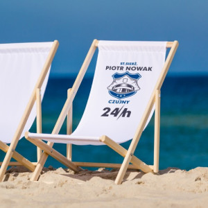 Leżak plażowy z nadrukiem dla policjanta - Patroluje dzielnicę