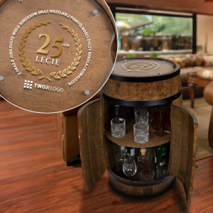 Barek beczka drewniana na alkohol z logo na jubileusz firmy - Sukces