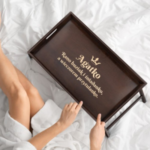 Stolik śniadaniowy do łóżka z grawerem dla niej - Buziak i śniadanko