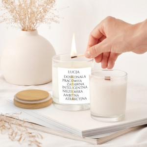 Świeca sojowa zapachowa z nadrukiem dla kobiety - Idealna