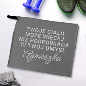 Ręcznik z mikrofibry z nadrukiem dla miłośniczki fitnessu - Możesz więcej