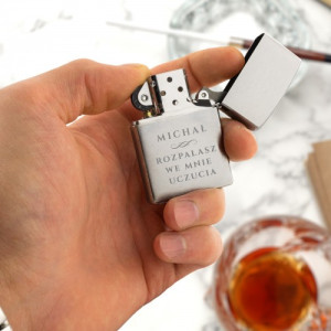 Zapalniczka benzynowa Zippo 200 Classic Brushed Chrome - Płomienne uczucie