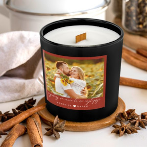 Świeca zapachowa z drewnianym knotem z nadrukiem dla niej - Rozpalasz mnie