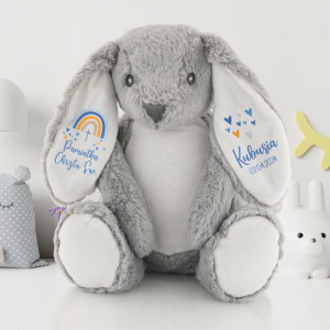Maskotka królik z nadrukiem na chrzest dla chłopca - Puchaty przyjaciel