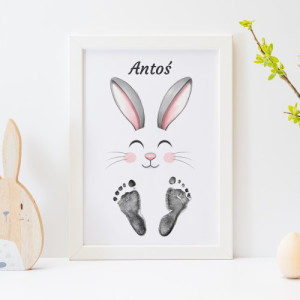 Plakat z odciskiem stópki dziecka w ramce (20x30cm) - Kicający zajączek