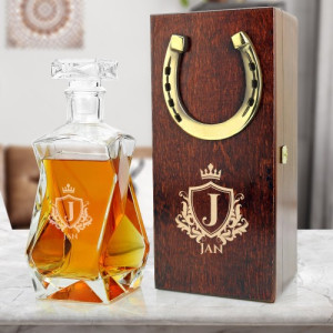 Karafka do whisky z grawerem w skrzynce z podkową - Deluxe