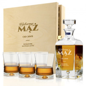 Karafka ze szklankami w pudełku z grawerem na rocznicę ślubu - Wyborny mąż