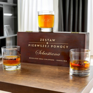 Szklanki do whisky z grawerem w skrzynce dla chłopaka - Pomocny zestaw