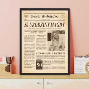 Okładka gazety ze zdjęciem na 50 urodziny dla niej - Rozkładówka