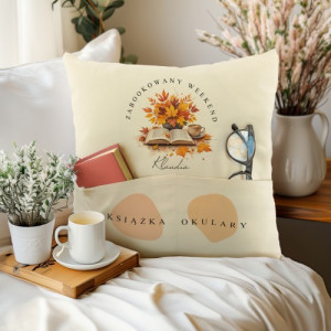 Poduszka dekoracyjna z kieszeniami i nadrukiem dla niej - Zabookowany czas