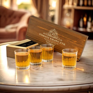 Kieliszki do wódki w pudełku z grawerem na 50 urodziny - Celebracja