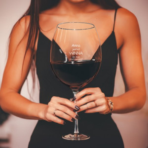 Kieliszek do wina MEGA XXL (3,2l) z grawerem na odejście z pracy - Winna