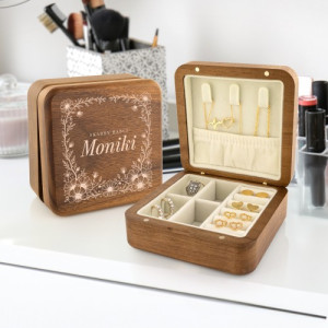 Szkatułka na biżuterię drewniana z nadrukiem dla babci - Skarby