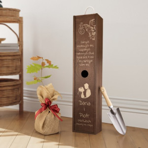 Sadzonka dębu czerwonego w skrzyni z grawerem na ślub - Miłość rośnie