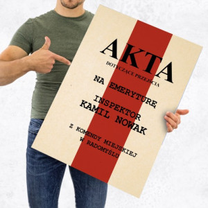 Kartka XXL na emeryturę dla policjanta - Akta