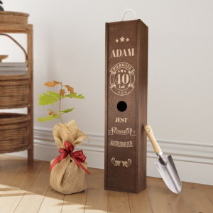 Sadzonka dębu w skrzyni z grawerem na 40 urodziny - Dorastam