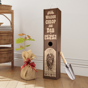 Sadzonka dębu w skrzyni z grawerem dla niego - Chłop jak dąb