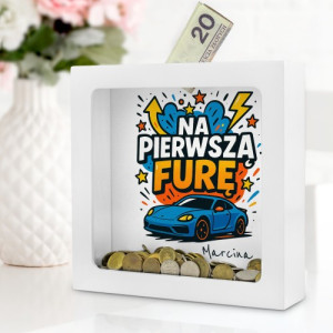 Skarbonka drewniana z szybką i nadrukiem dla fana motoryzacji - Fura