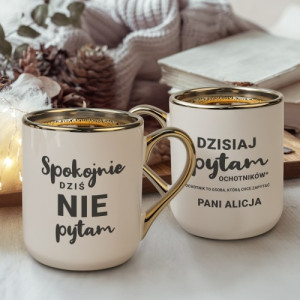 Kubek ze złotym uchem z nadrukiem dla nauczycielki - Czas ochotników