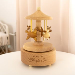 Pozytywka drewniana z grawerem na chrzest - Mała karuzela