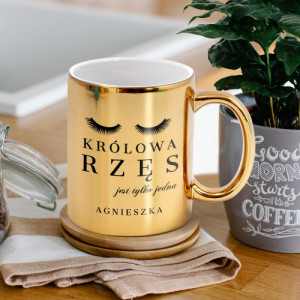 Kubek z nadrukiem złoty dla stylistki rzęs - Królowa rzęs