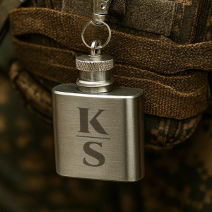 Brelok piersiówka z grawerem dla mężczyzny - Męska energia