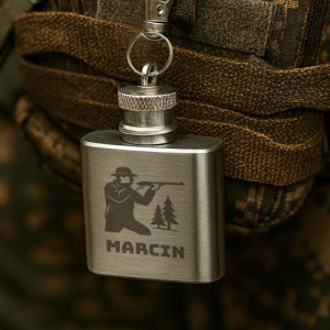 Brelok do kluczy piersiówka z grawerem dla myśliwego - Leśny sekret