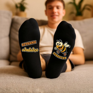Śmieszne skarpetki męskie czarne z nadrukiem dla pszczelarza - Pszczeli humor