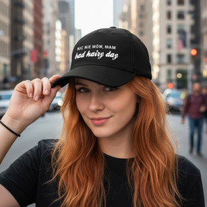 Czapka z daszkiem i nadrukiem dla dziewczyny - Zły dzień