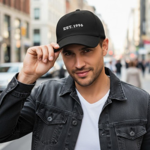 Czapka z daszkiem i nadrukiem na 30 urodziny dla faceta - Rocznikowy akcent