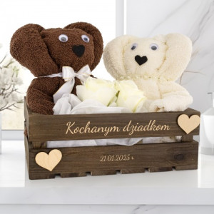 Zestaw ręczników w skrzynce z grawerem dla dziadków - W objęcia miękkości