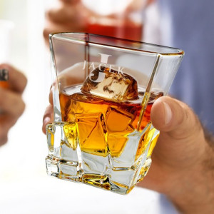 Szklanka do whisky Iceberg z grawerem imienia dla niego - Mroźny styl