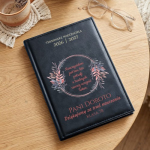 Kalendarz nauczyciela 2026/2027 granatowy z nadrukiem - Mistrzyni edukacji