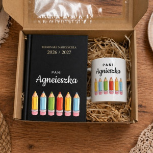 Kalendarz nauczyciela 2026/2027 i kubek z nadrukiem imienia - Kredki