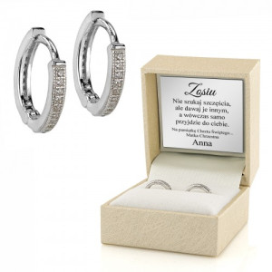 Kolczyki srebrne z cyrkoniami w etui z grawerem - Nie szukaj szczęścia