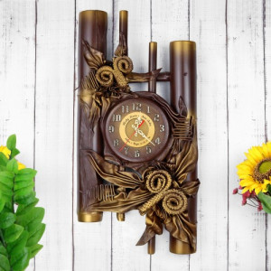 Zegar z bambusa i naturalnej skóry z grawerem - Ślad natury