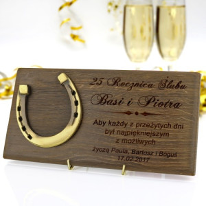 Podkowa szczęścia na dębowej desce z grawerem - Rocznica
