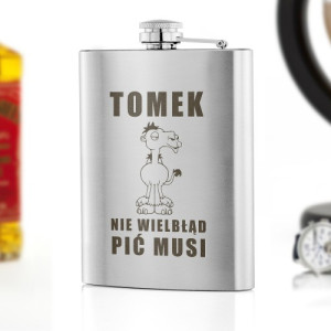 Piersiówka z grawerem dla niego - Człowiek nie wielbłąd