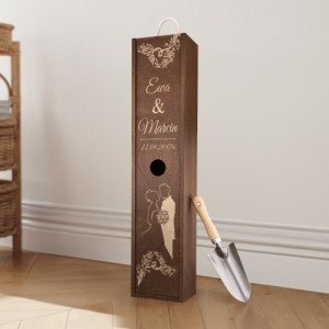 Skrzynka na drzewko drewniana z grawerem na ślub - Zakochana para