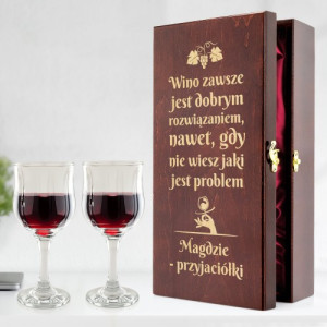 Drewniana skrzynka na wino z grawerem + 2 kieliszki - Rozwiązanie