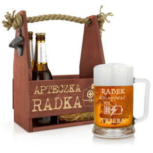 Drewniana skrzynka na piwo i kufel w zestawie z grawerem - Apteczka