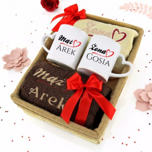 Zestaw upominkowy dla pary: ręczniki + kubki - Mąż i żona