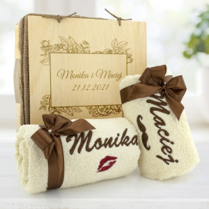 Ręczniki z haftem dla pary - Usta Wąs