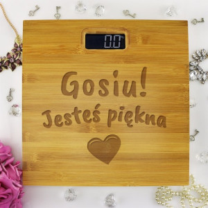 Waga bambusowa z grawerem dla ukochanej - Jesteś piękna