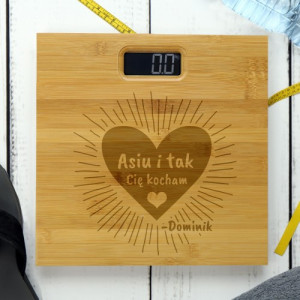 Waga bambusowa z grawerem dla ukochanej - I tak Cię kocham