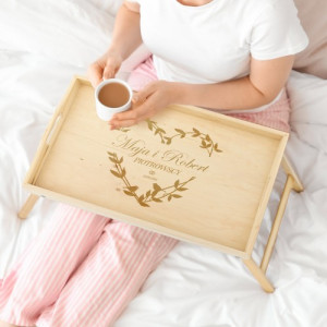 Stolik śniadaniowy z grawerem imion na ślub dla Pary Młodej - Serce