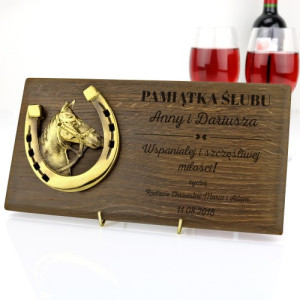 Podkowa na dębowej desce z grawerem dla Pary Młodej - Szczęśliwa miłość