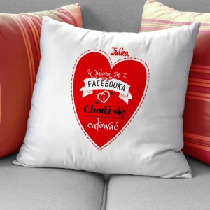 Poduszka z napisem Chodź Się Całować na prezent