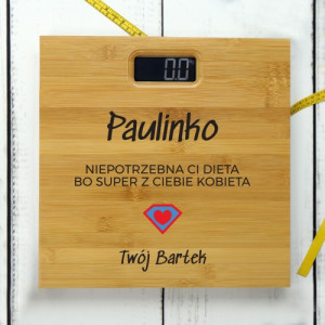 Waga bambusowa z nadrukiem imienia - Super kobieta